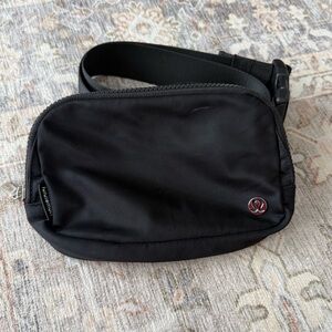 lululemon athletica Black Belt Bag Black EUC